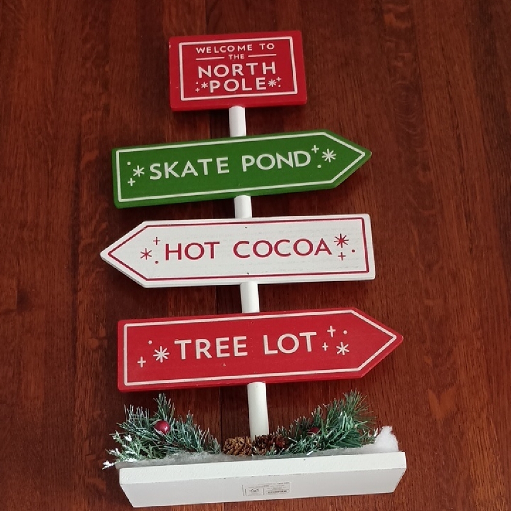 North Pole Decorative Welcome Directional Sign c200